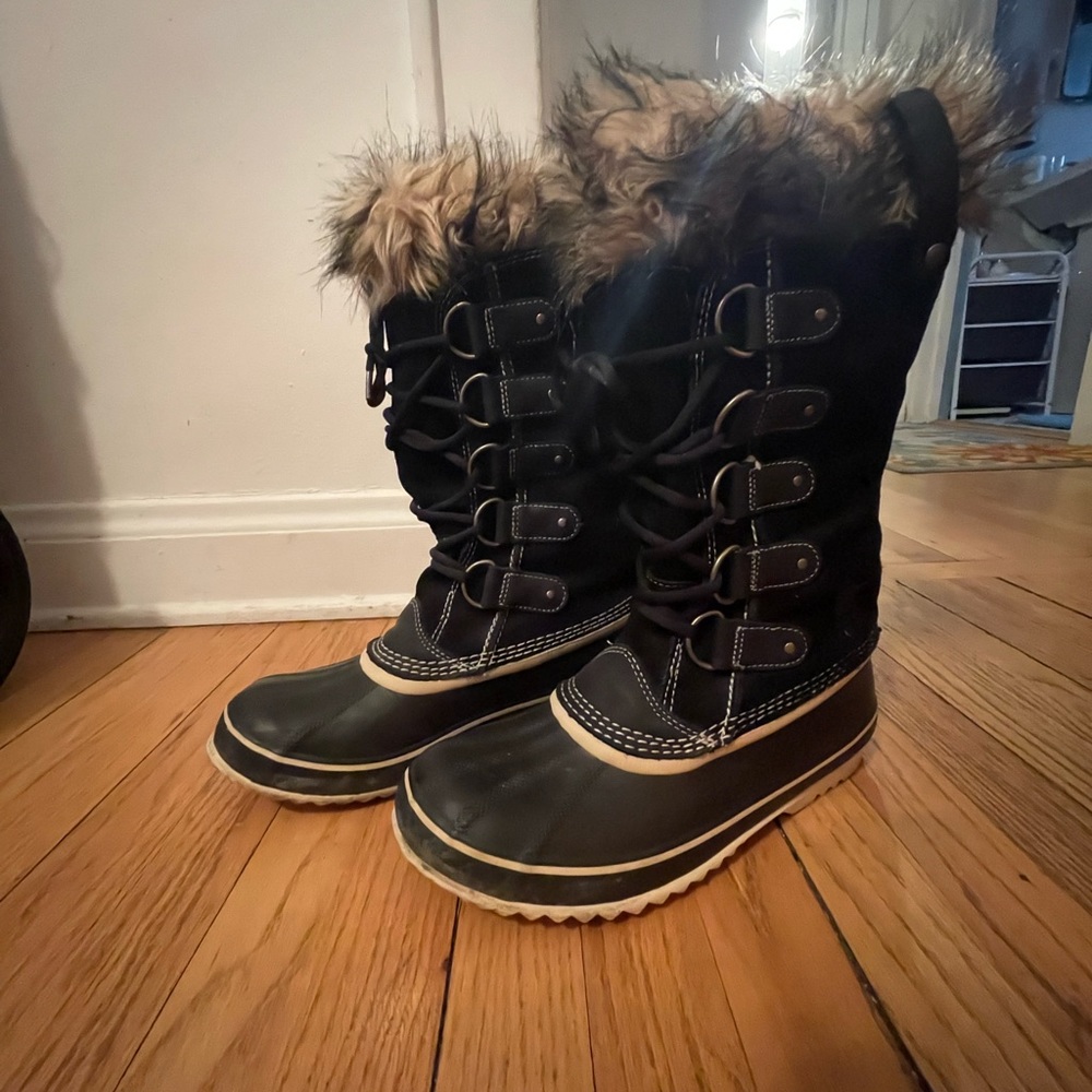 Sorel women’s size 11, fits like a size 10.5